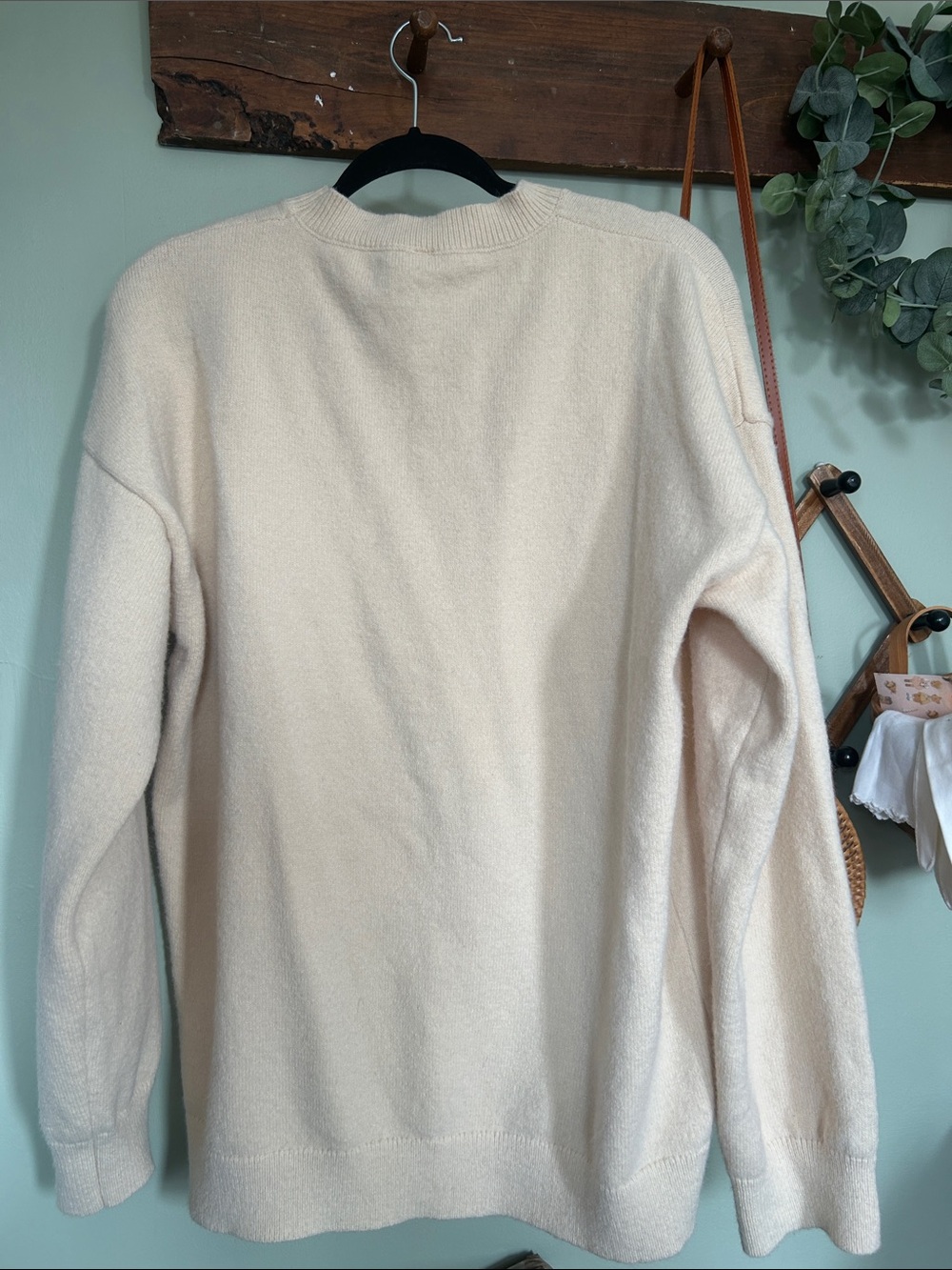 Amazon Cream Crewneck Sweater with Flag Motif - Picture 4 of 6